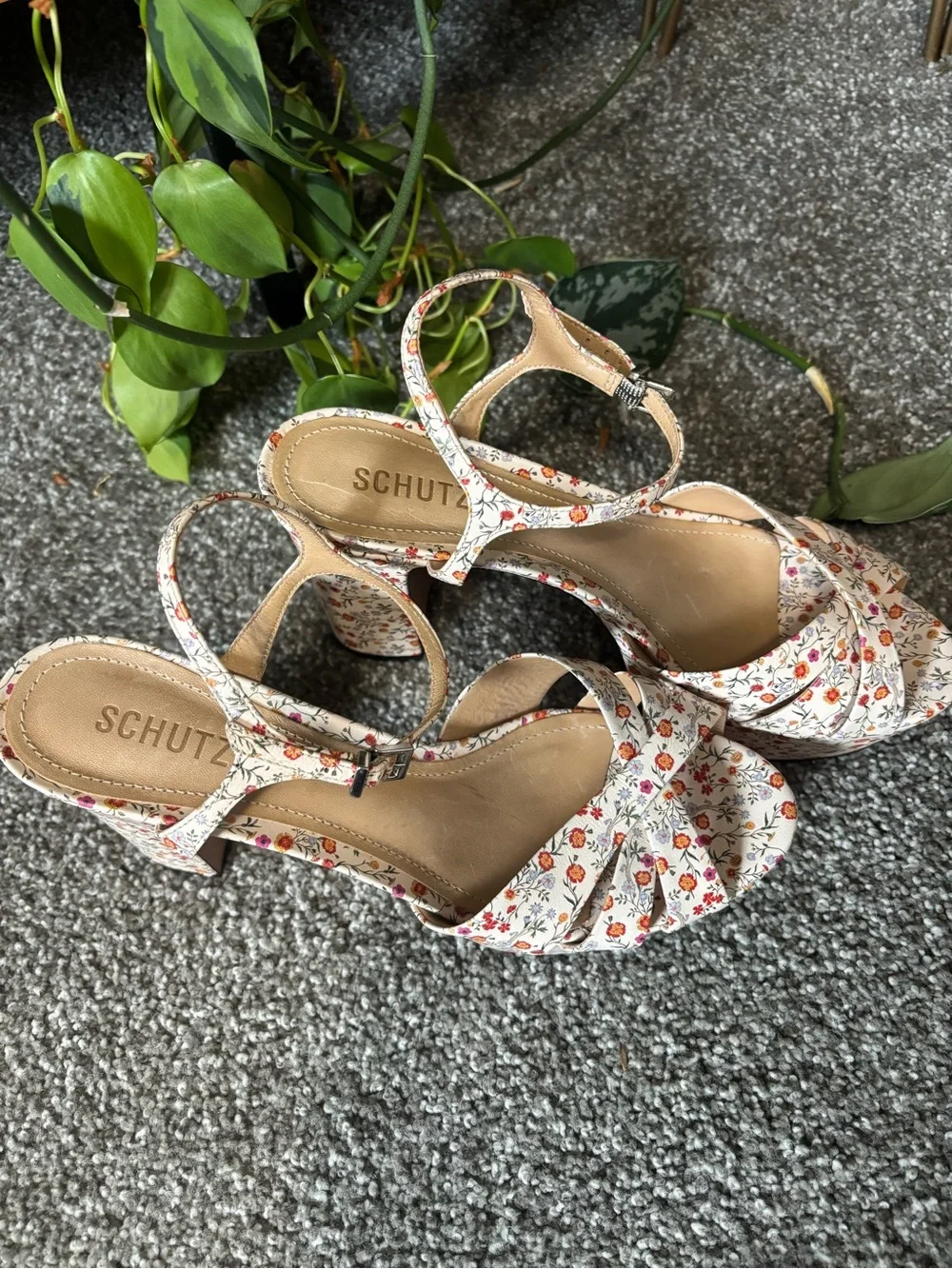 SCHUTZ Keefa Platform Sandal in Floral | Size 9 - Picture 2 of 7